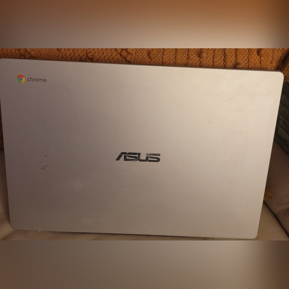 Asus Chromebook 15.6" ChromebookIntel Celeron N4500 4GB RAM 64GB - Picture 3 of 4